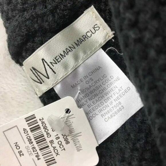 Neiman Marcus Women’s Black Beaded Floral Knit Pom-Pom Beanie Hat One Size NWT - Picture 7 of 8